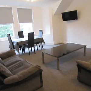 No 9 At Ivanhoe - Large 2 Bed Near Sefton Park And Lark Lane Liverpool
