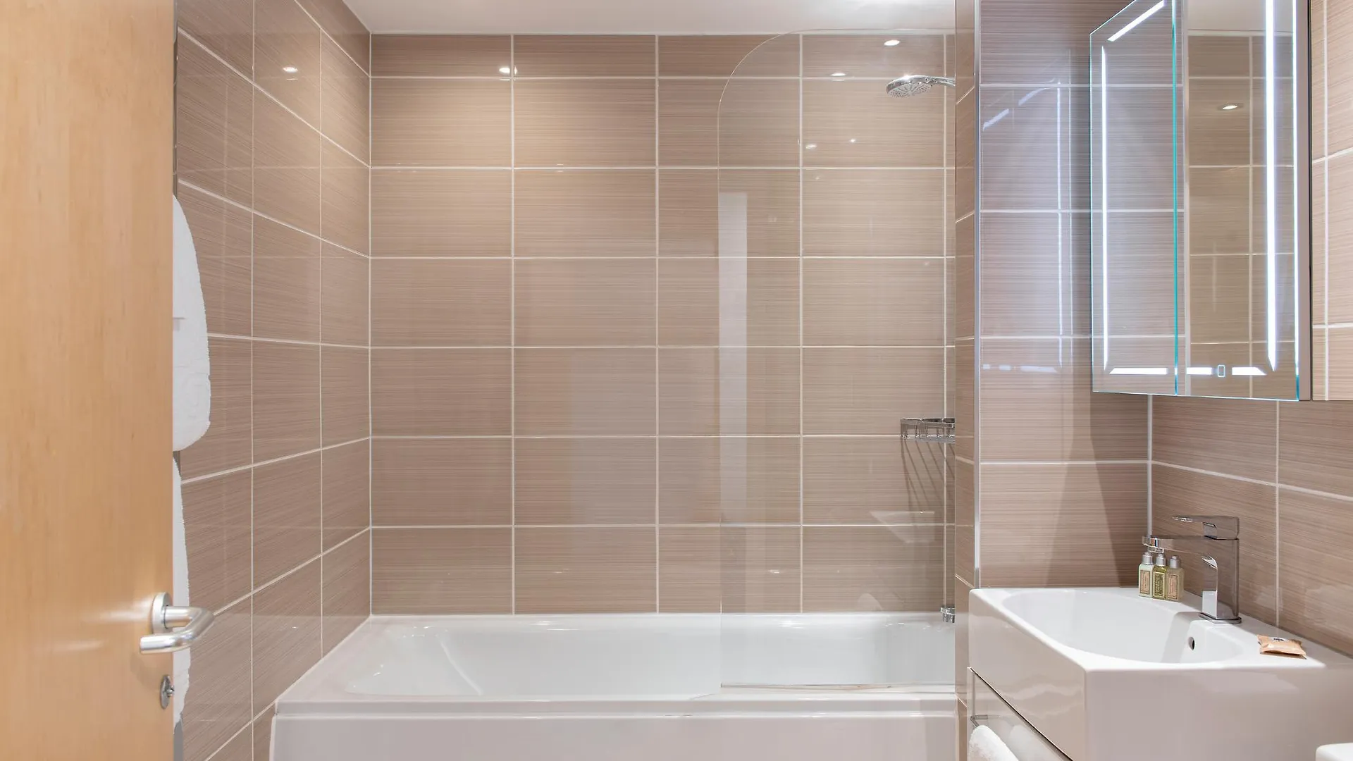 Saco Nottingham The Ropewalk Aparthotel 4*,